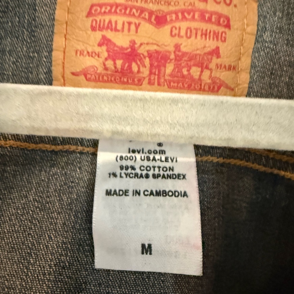 Vintage Levi's Light Blue Cropped Denim Jacket - Picture 7 of 7